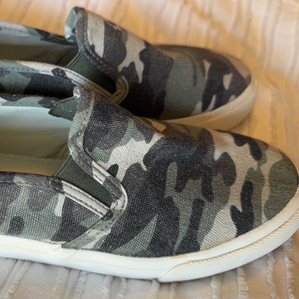 Tommy Bahama camo slip-on
